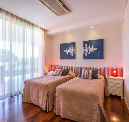 Villa Sleeps 10 Pool Air Con T480284