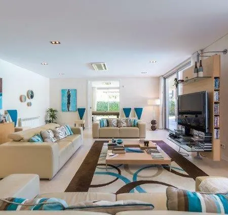 Sleeps 10 Pool Air Con T480284 Villa