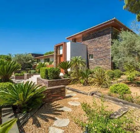 Villa Sleeps 10 Pool Air Con T480284