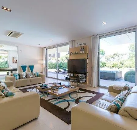 Villa Sleeps 10 Pool Air Con T480284 *